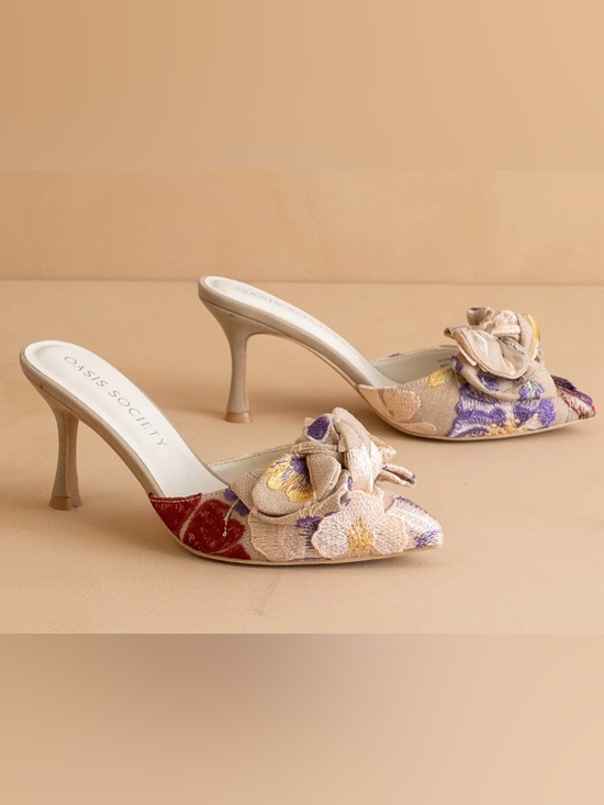 Oasis Society Shoes - THE JANE SIGNATURE 3D FLORAL APPLIQUÉ OASIS SOCIETY Kitten Heel Mule
